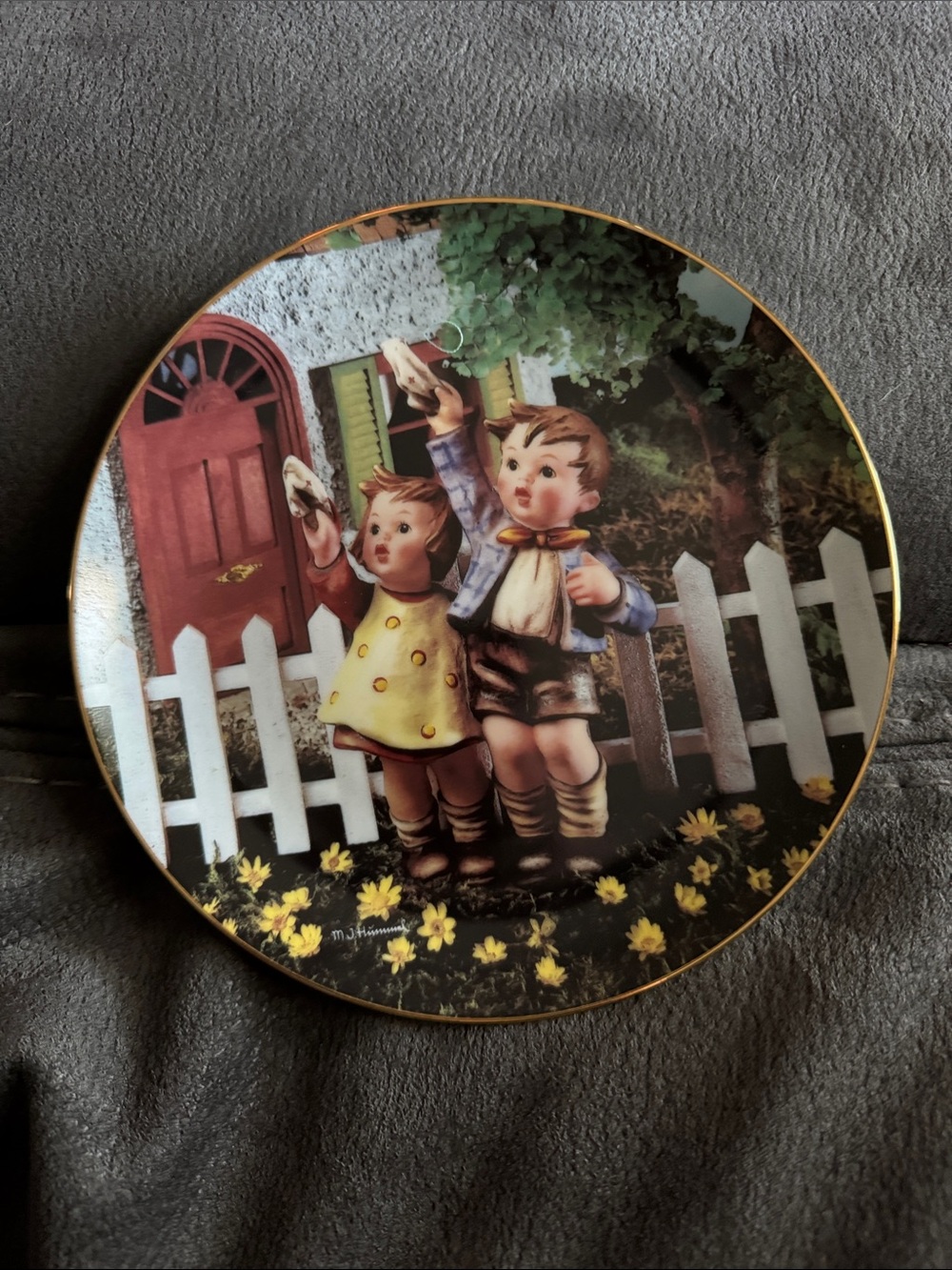Danbury Mint Hummel Come back soon. Little Companions Plate Series